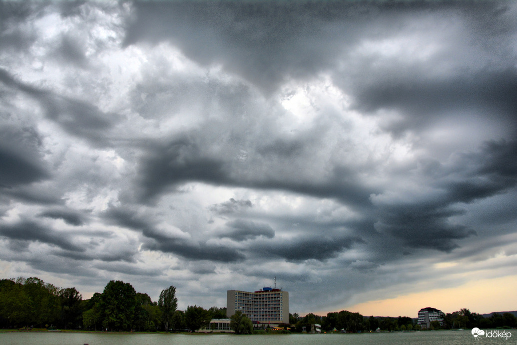 Undulatus asperatus Keszthely felett (2016.06.25.)