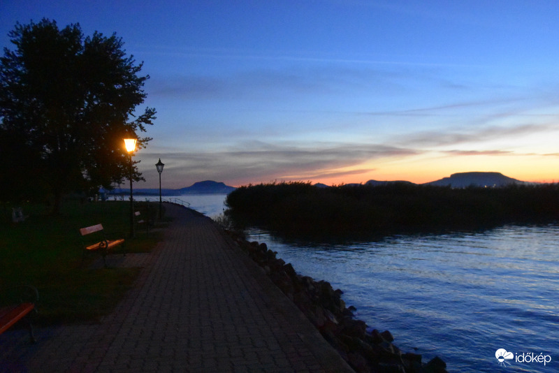 Októberi pirkadat Balatongyörökön 10.01.