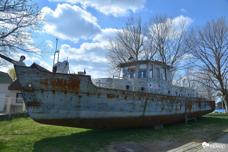 Hajó a parton (Süllő II halászhajó) 04.03.