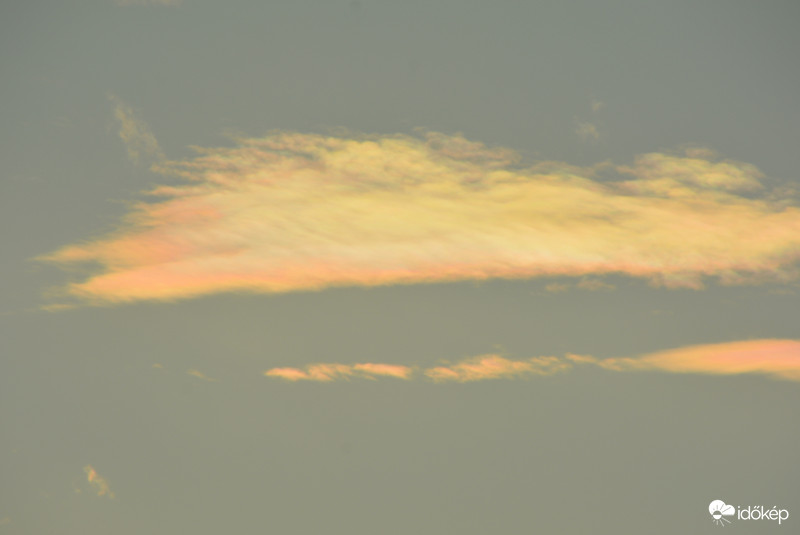 Irizáló felhő 12.01-én 15:20-kor, Szombathelyen
