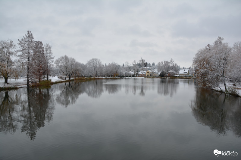 Ma a szombathelyi Csónakázó-tónál 11.30.