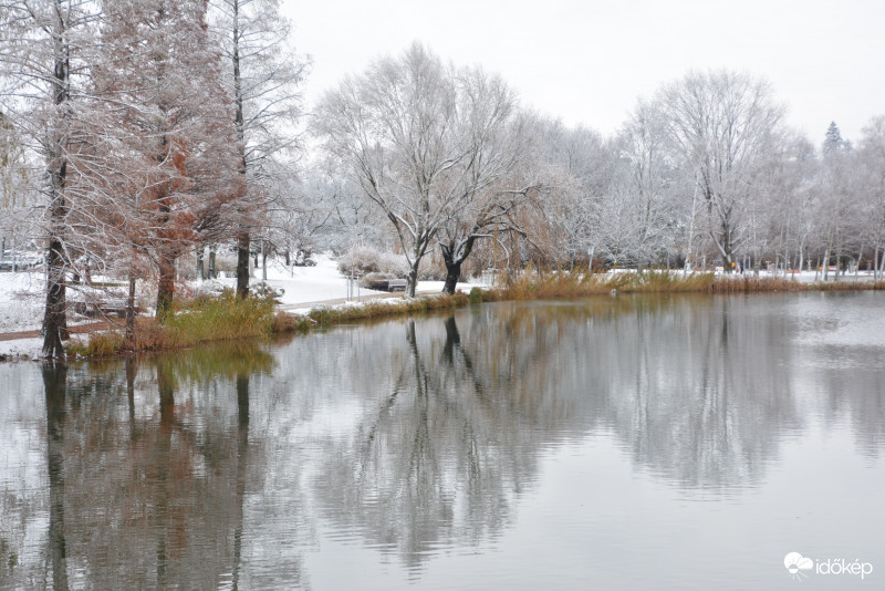 Ma a szombathelyi Csónakázó-tónál 11.30.