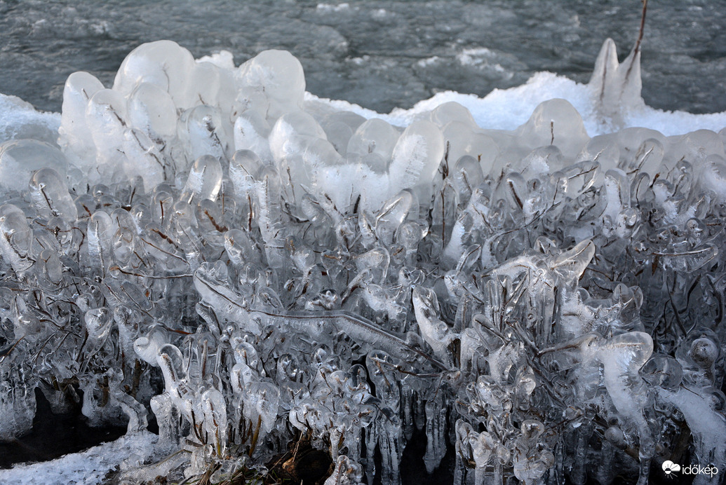 Jégvarázs az Alpokalján is