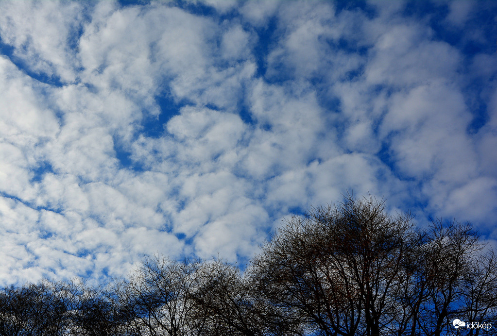 Középmagas gomolyfelhők Szombathely felett 11.26.