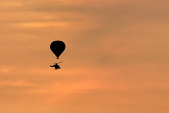 Hőlégballon és helikopter találkozása a naplementében 08.06.