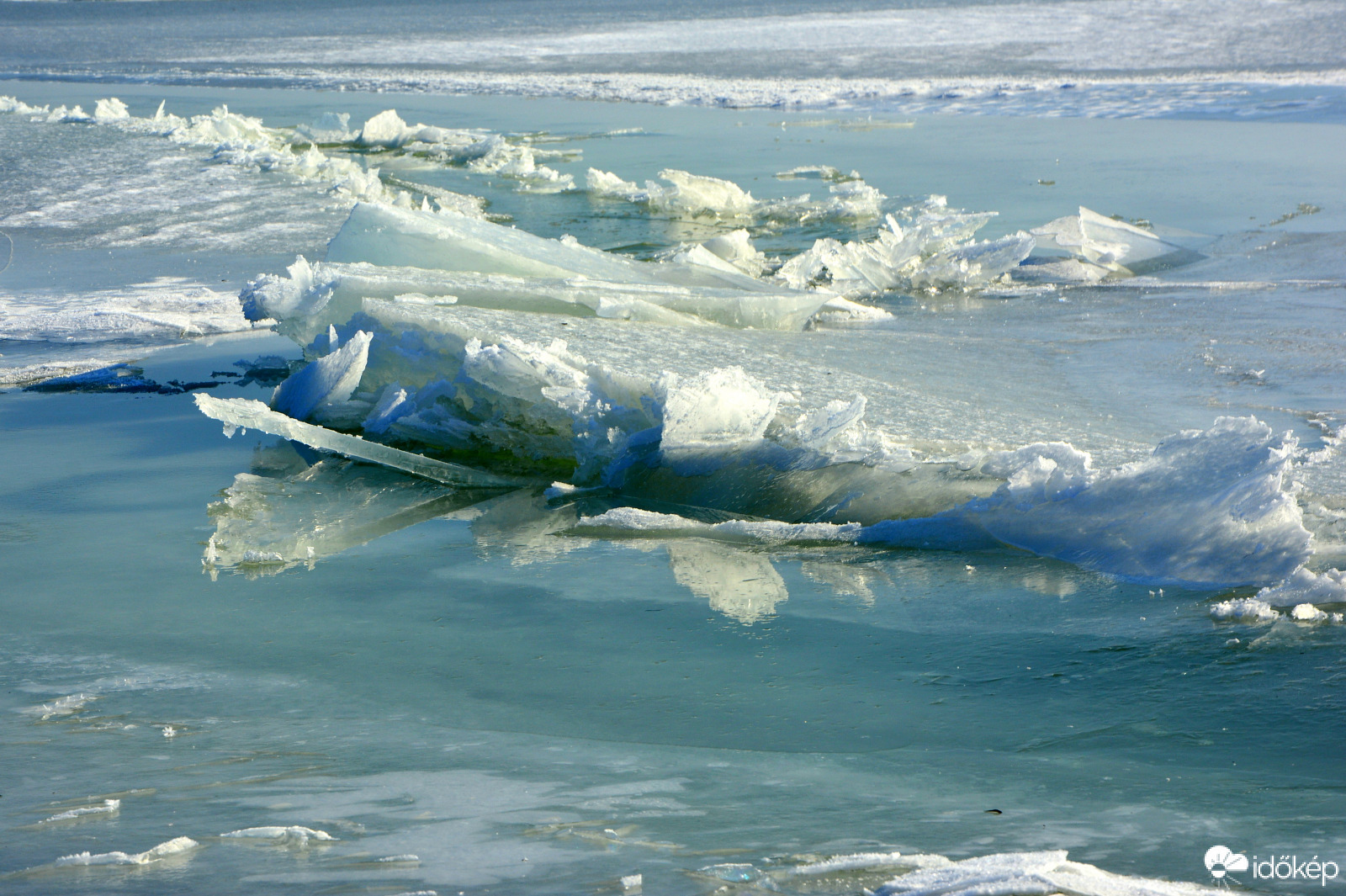 2017-ben jégtömbök a Balatonon