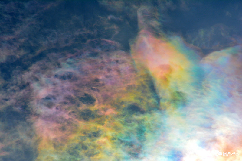 Irizáló felhők Szombathely felett 06.10-én 16 órakor