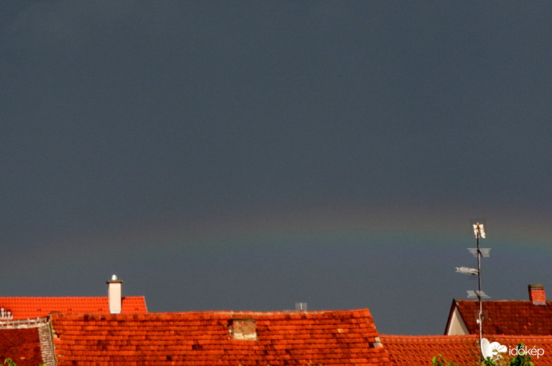 Szombathelyen délután jégeső után, halvány szivárvány 06.12.