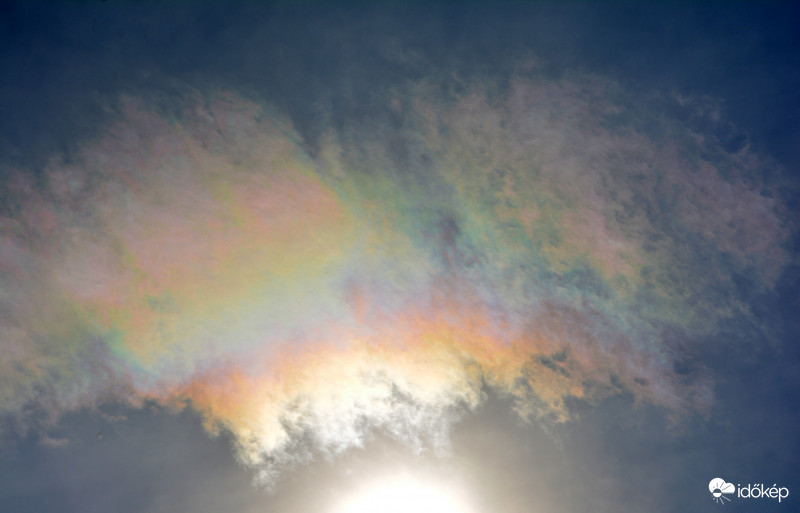 Irizáló felhő Szombathely felett 06.16-án 16:15-kor