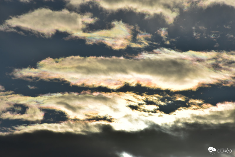 Reggeli irizáló felhők 05.02. Szombathely felett
