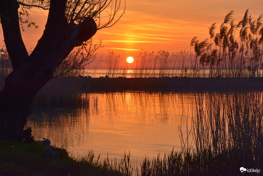 Varázslatos napkelte Balatongyörökön 04.15.