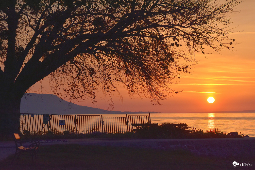 Varázslatos napkelte Balatongyörökön 04.15.