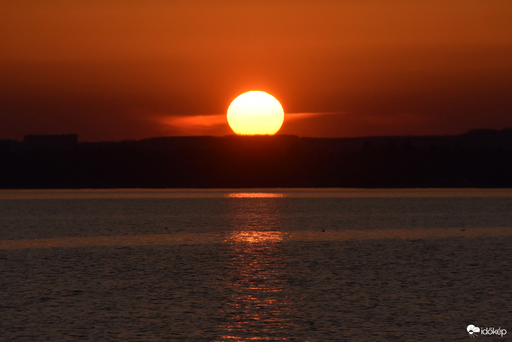 Gyönyörű naplemente a Balatonon 03.18.