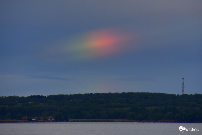 Tegnap naplemente idején szivárvány darabka
