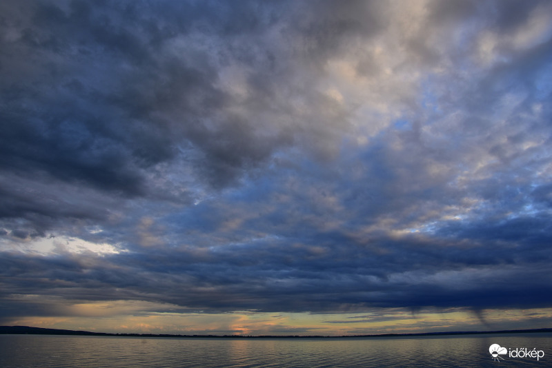 Tegnap naplemente idején 