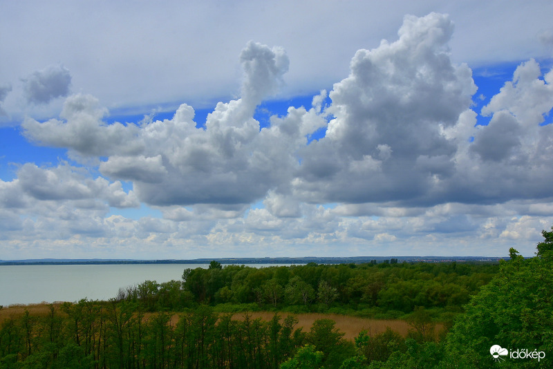 Gomolyfelhők Vonyarcvashegy felett 05.15.