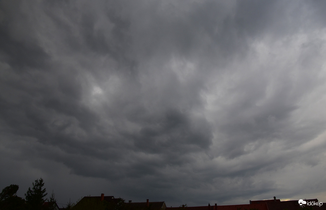 Sötét fellegek Szombathely felett 05.01.
