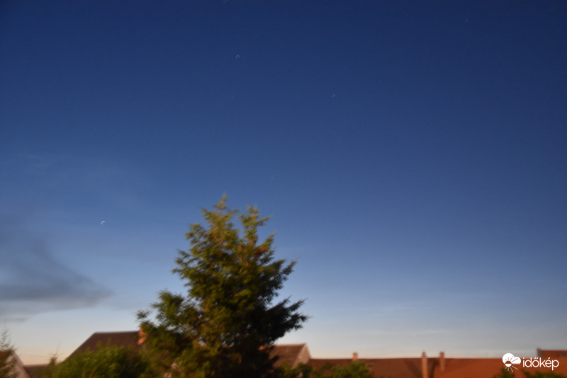 Halványan látható NLC ma hajnali 3:48-kor Szombathely felett