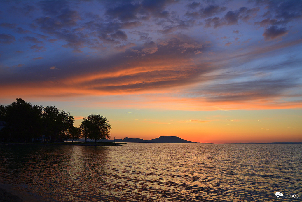 Festői napkelte április végén, Balatongyörökön 04.28.