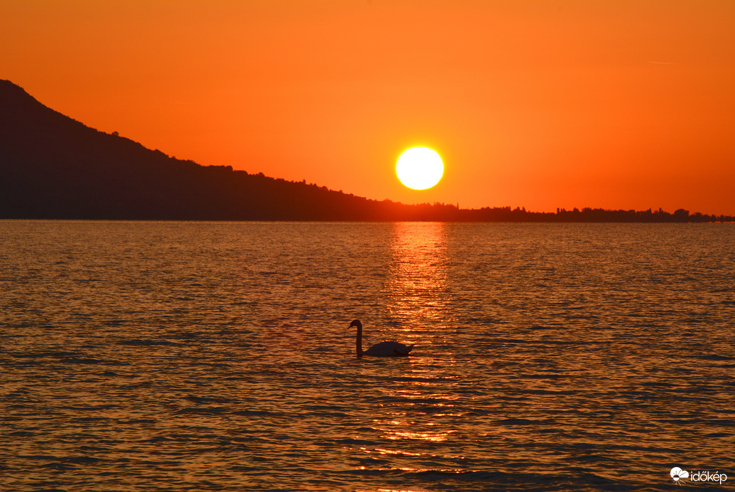 Festői napkelte április végén, Balatongyörökön 04.28.