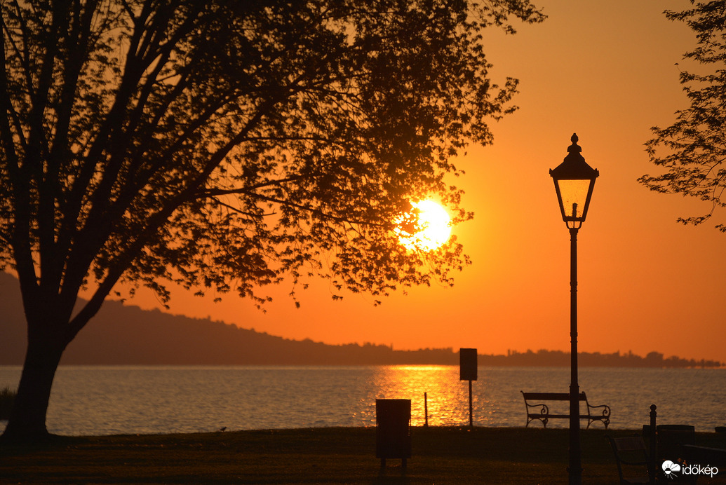 Festői napkelte április végén, Balatongyörökön 04.28.