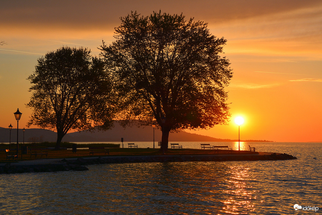 Festői napkelte április végén, Balatongyörökön 04.28.