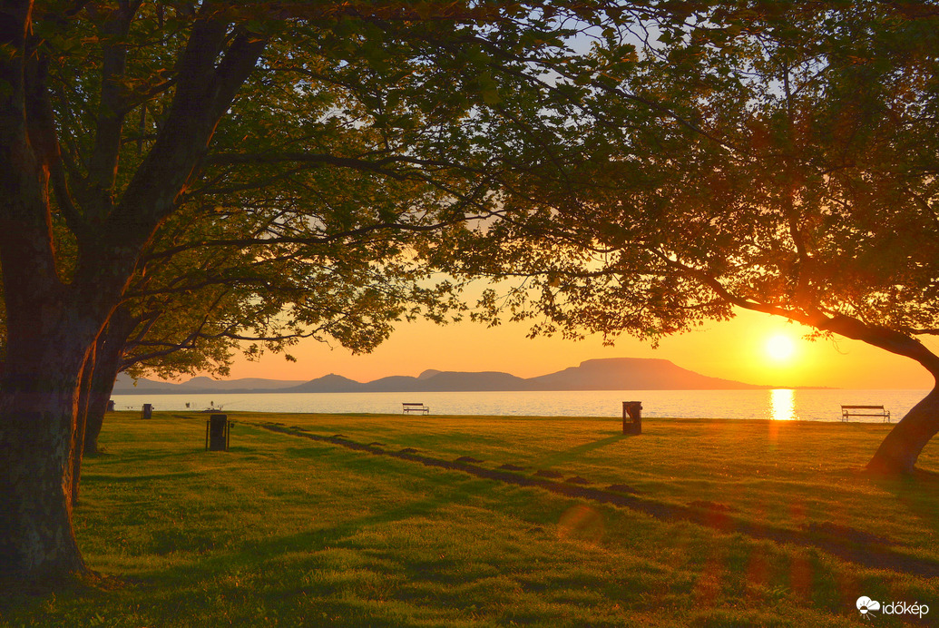 Festői napkelte április végén, Balatongyörökön 04.28.