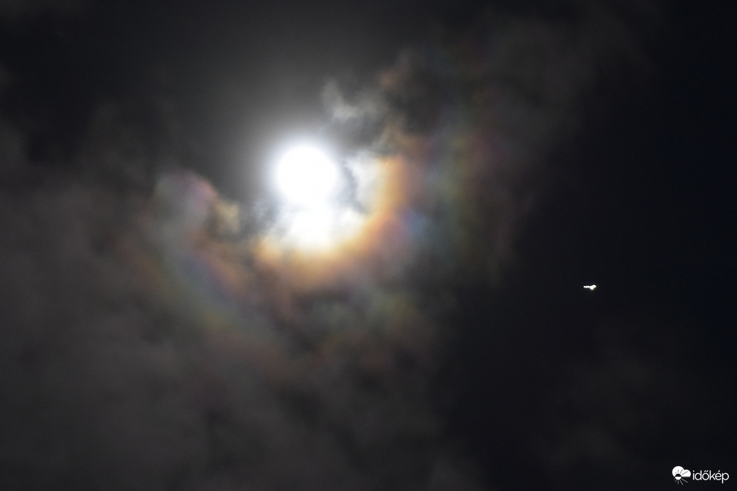 Részleges holdkoszorú 11.25.