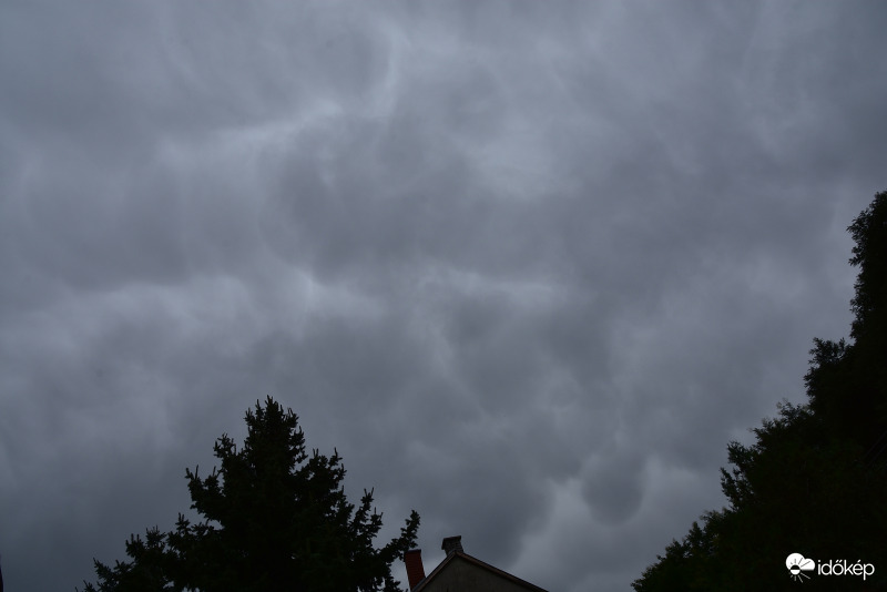 Mammatus felhők Szombathelyen ma 16:25-kor