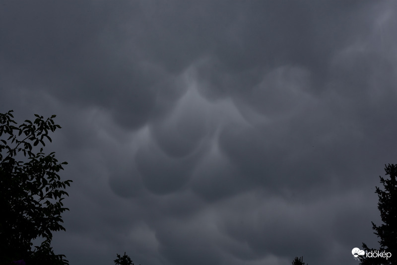 Mammatus felhők Szombathelyen ma 16:25-kor