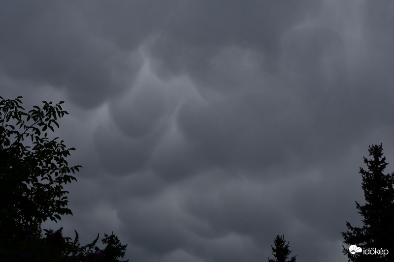 Mammatus felhők Szombathelyen ma 16:25-kor