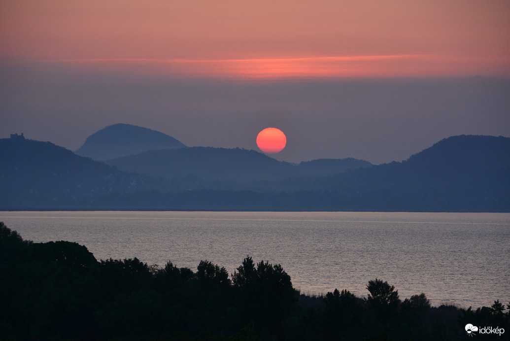 Csodálatos napkelte a Balatonon 05.20.