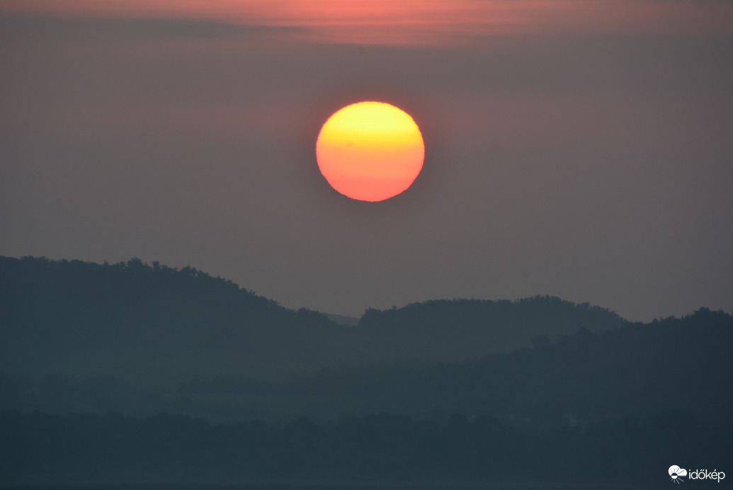 Csodálatos napkelte a Balatonon 05.20.