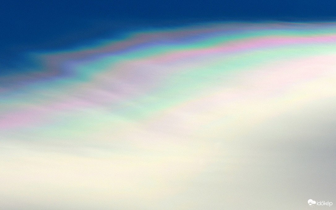 Irizáló lencsefelhők Szombathely felett 01.11.