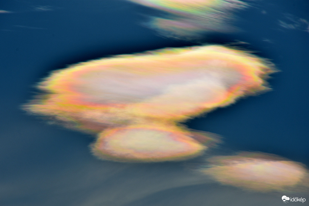 Irizáló lencsefelhők Szombathely felett 01.11.