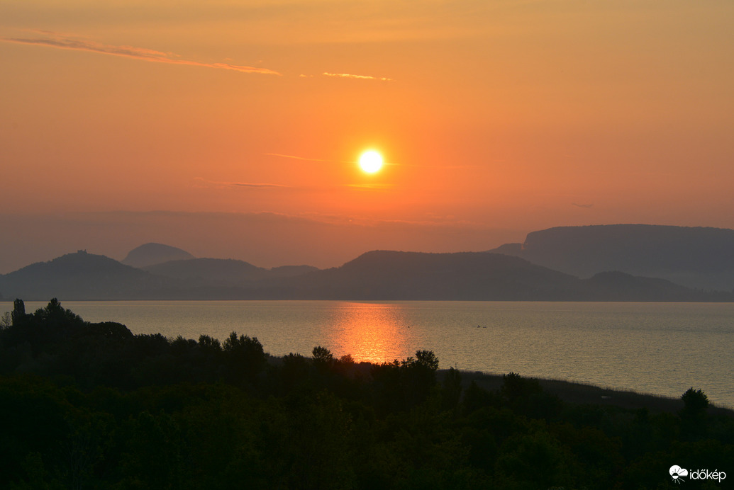 Gyönyörű napkelte Balatongyörökön 05.20.