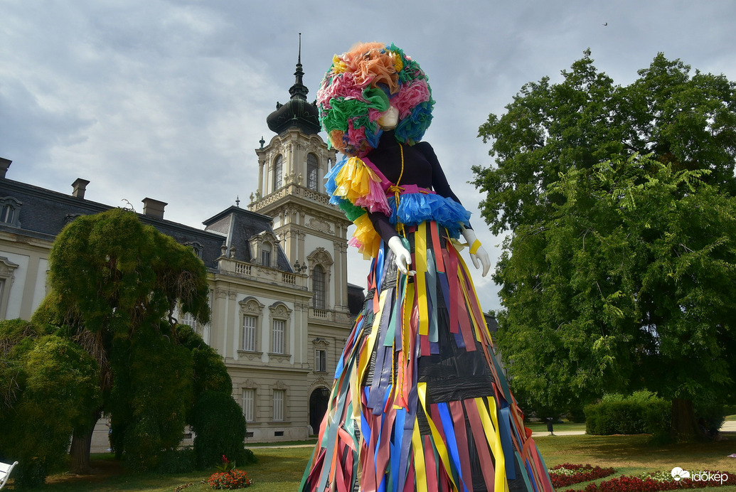 Keszthelyi Festetics-kastély parkja gomolyok alatt 08.20.