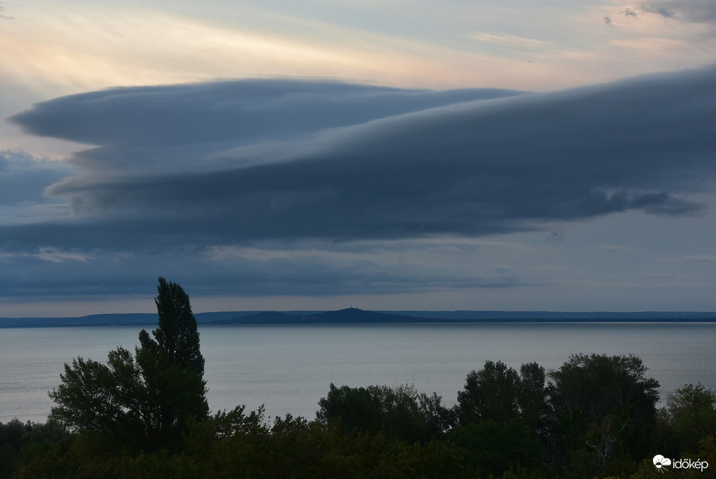 Üllősödő zivatarfelhő Balatongyörök 08.21.
