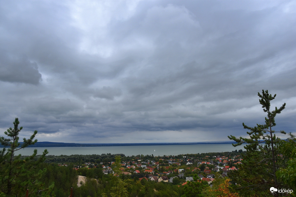 Felhős kilátás 08.23