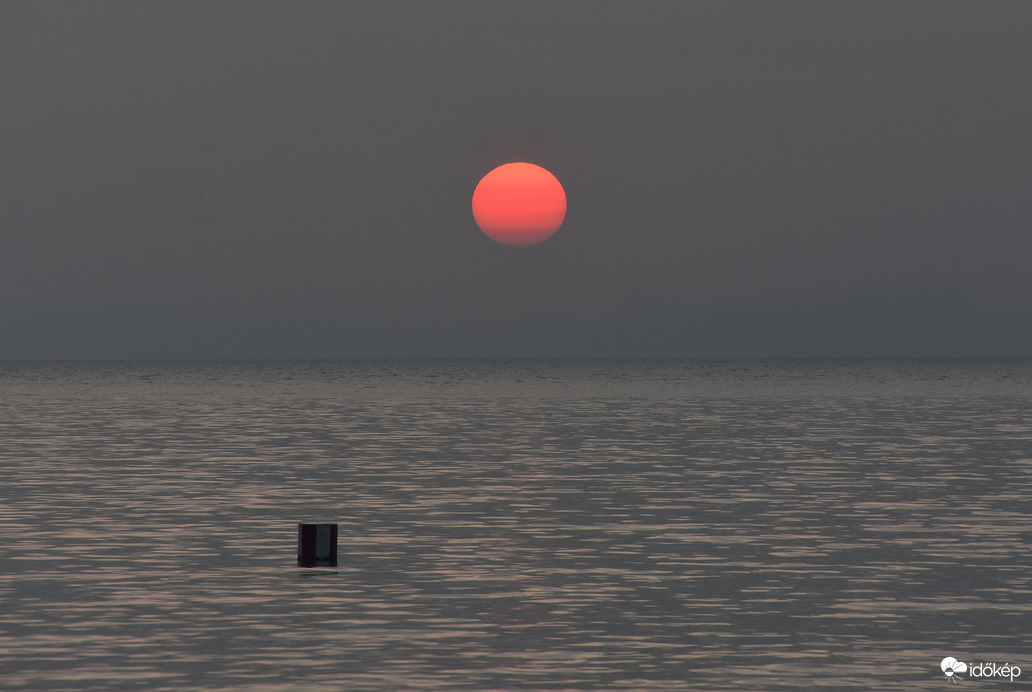 Ködös, de gyönyörű napkelte Balatongyörökön 08.25.