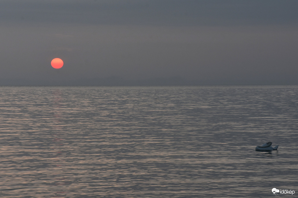 Ködös, de gyönyörű napkelte Balatongyörökön 08.25.