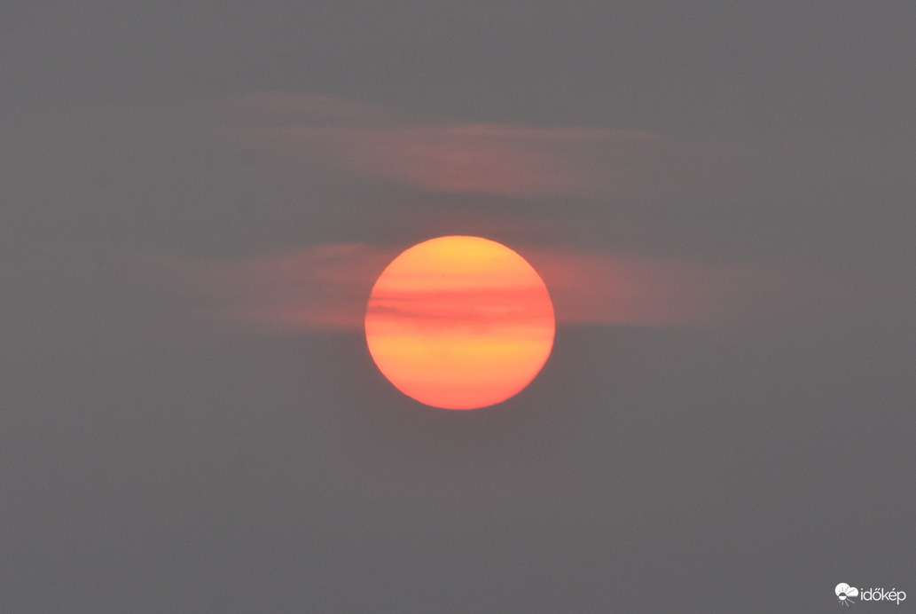 Ködös, de gyönyörű napkelte Balatongyörökön 08.25.