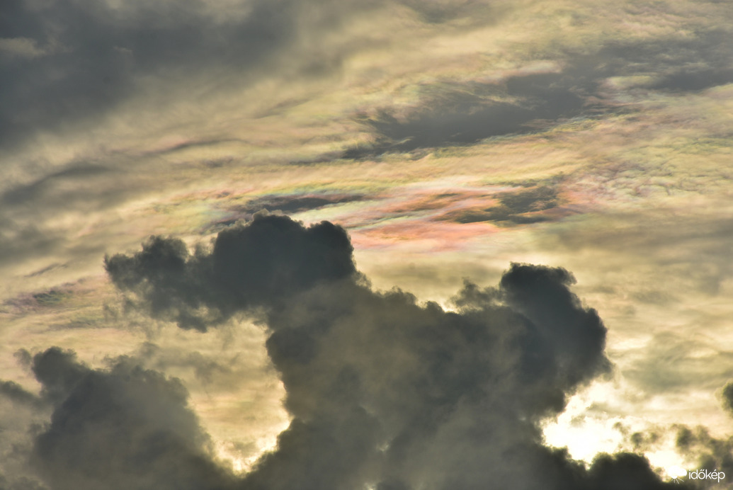 Reggeli irizáló felhők 08.28.