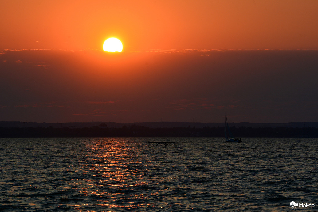 Gyönyörű naplemente a Balatonon 0616.
