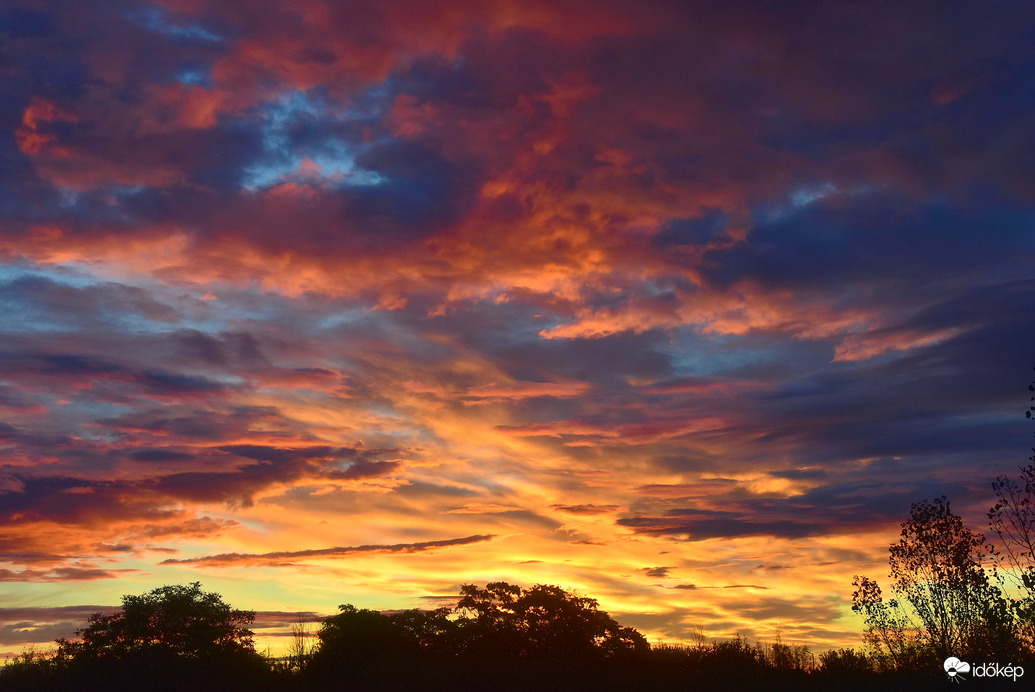 Varázslatos napkelte őszi színekben Szombathelyen 09.11.
