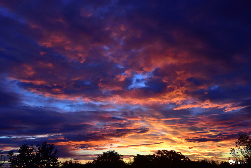 Varázslatos napkelte őszi színekben Szombathelyen 09.11.