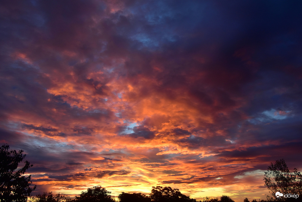 Varázslatos napkelte őszi színekben Szombathelyen 09.11.