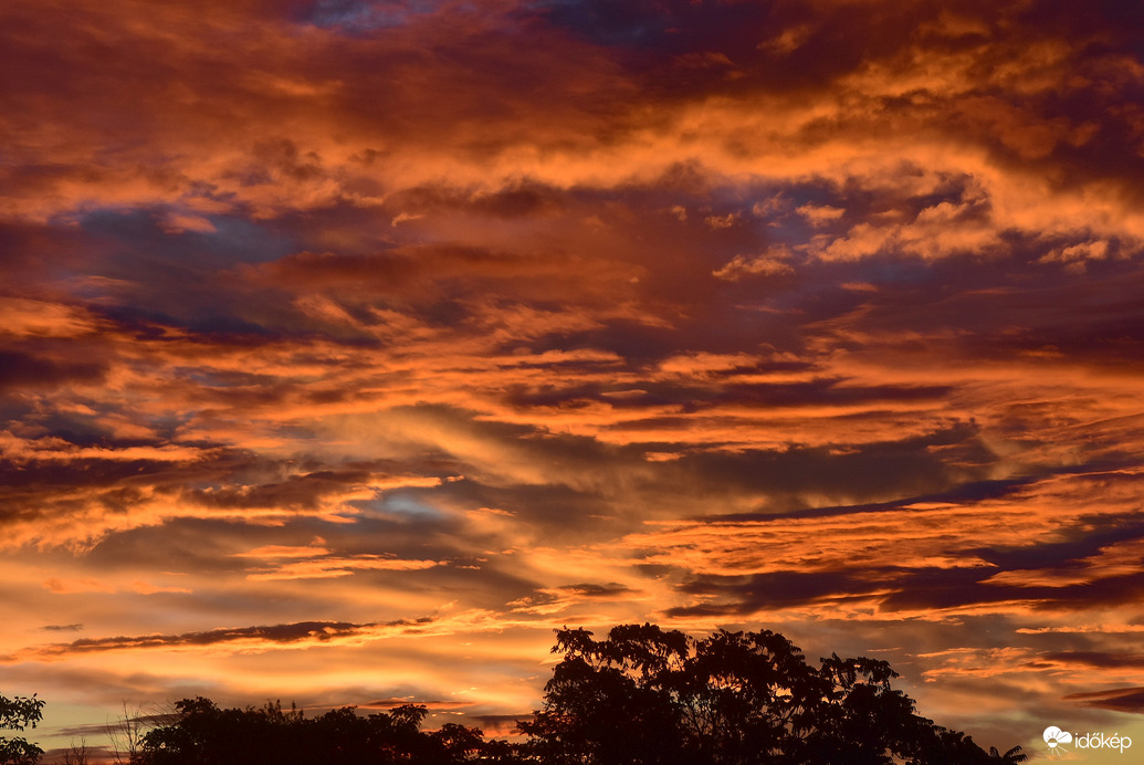 Varázslatos napkelte őszi színekben Szombathelyen 09.11.
