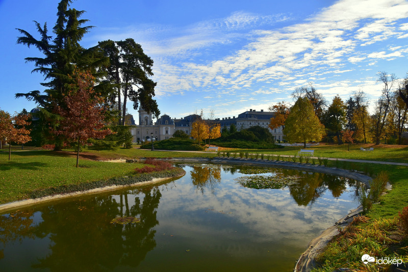 November elején a keszthelyi Festetics-kastély parkjában