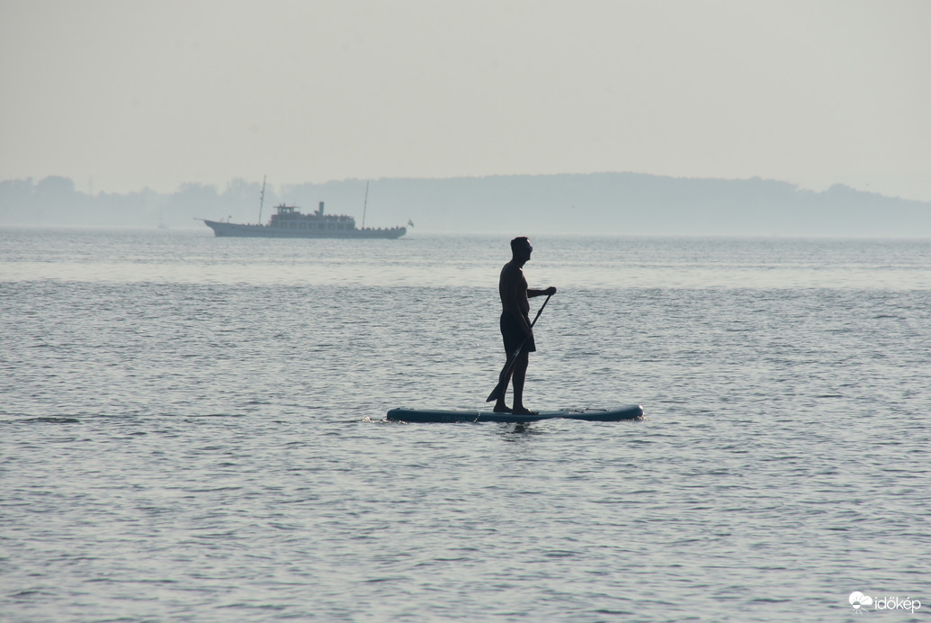 Október 16-án a Balatonon